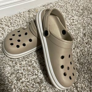Croc like shoe
